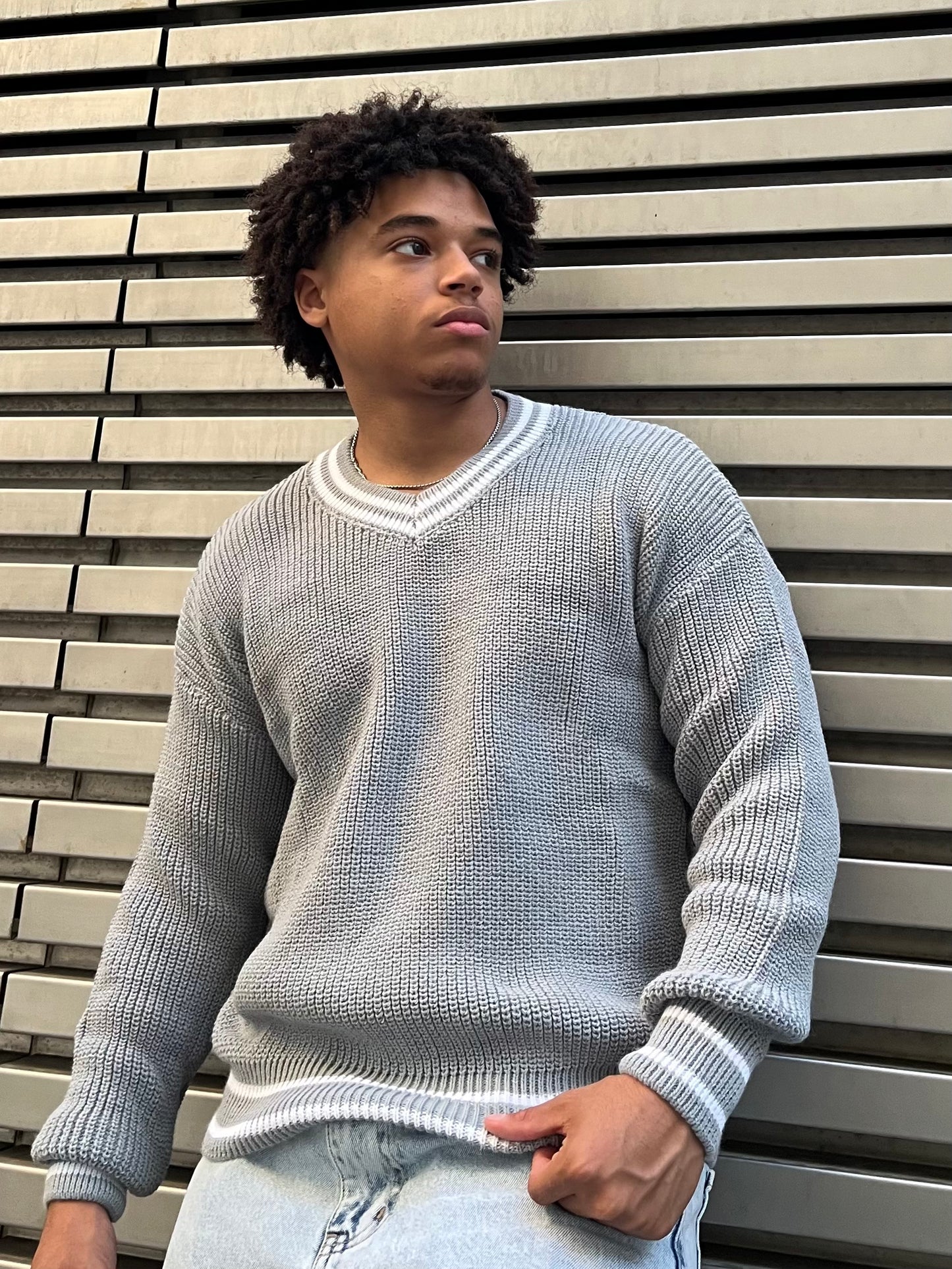 Knitted V-Sweater "Grey"