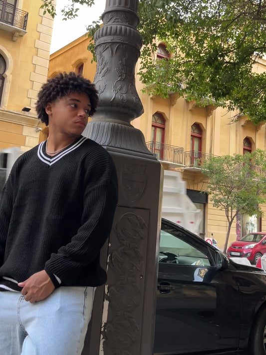 Knitted V-Sweater "Black"